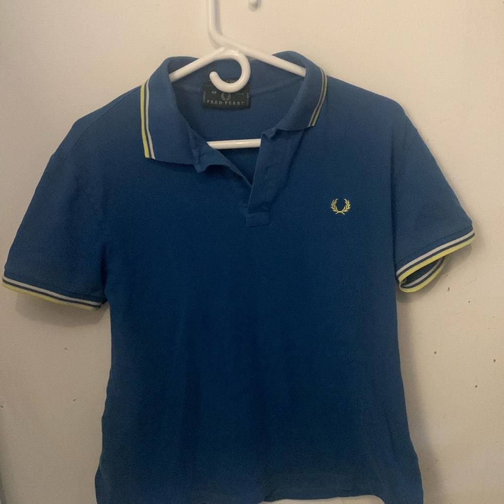 Gorgeous Fred Perry Mid Blue w/yellow and white trim Stretch Cotton Polo SZ L 44